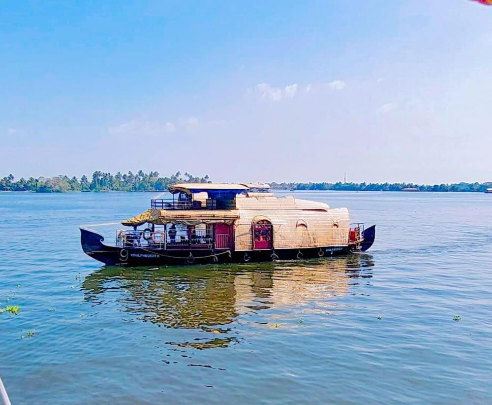 Alappuzha Beach Paradise Day Cruise Houseboat מראה חיצוני תמונה